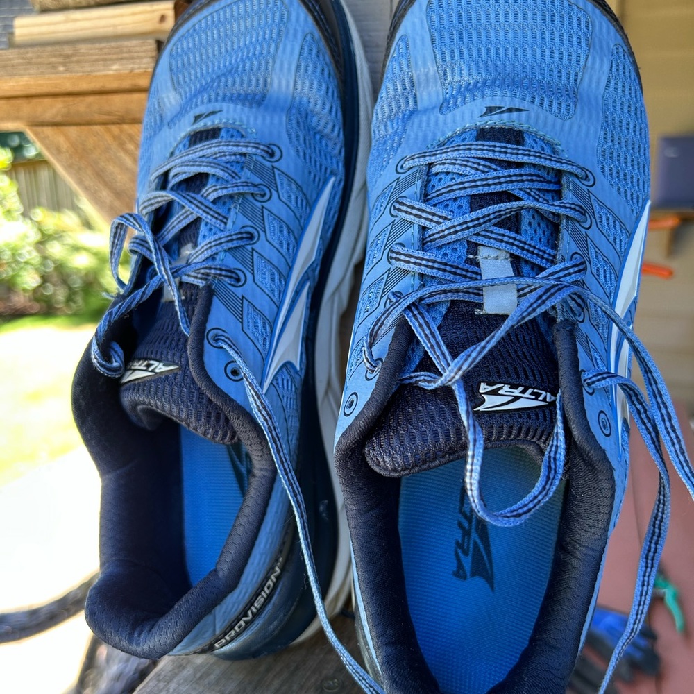 Altra Blue and Black Athletic Shoes with Mesh Upper and White Midsole. Sz 8